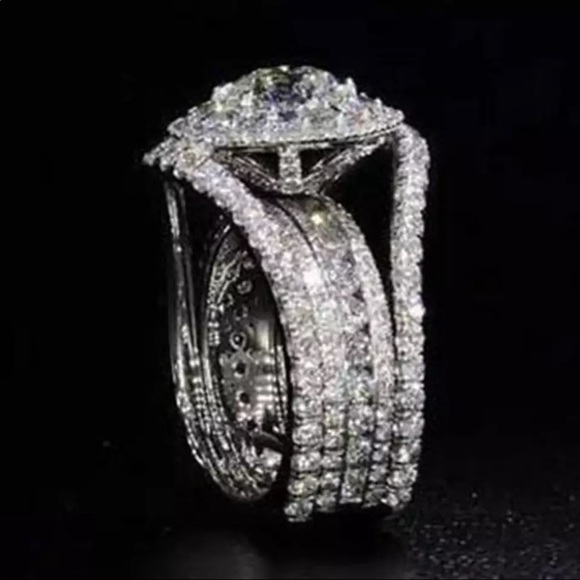 Gorgeous crystal ring - Picture 3 of 7